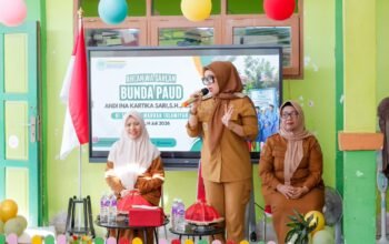 Bupati Barru Ajak Guru Didik Anak dengan Kasih Sayang Saat Kunjungi MPLS TK Islam Wahdah