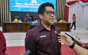 Wakil Ketua DPRD Gowa, Hasrul Abdul Rajab saat konfirmasi usai Rapat Paripurna diskors, (Foto/TerasKota).