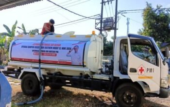 Ketua PMI Barru Buka Layanan Air Bersih Gratis Hadapi El Nino Kontak Darurat 085254363888