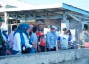 Bupati Barru Andi Ina Tinjau Kebersihan Kawasan TPI Barru Bersama Masyarakat