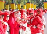 Semarakkan HUT RI ke-81, Bupati Barru Andi Ina Bagikan 50 Bendera Merah Putih