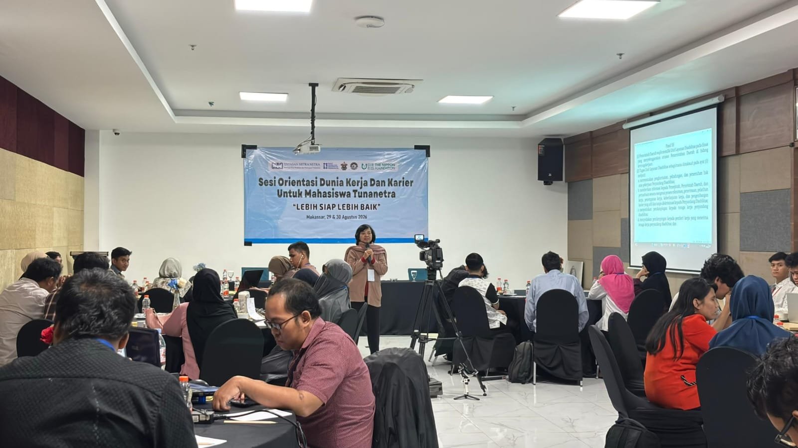 Yayasan Mitra Netra Gelar Orentasi Tema "Lebih Siap, Lebih Baik”, di Room Inspiring, Hotel Unhas Lantai 2, Makassar