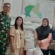 PJ Kepala Desa Kampili Abd Rahman, S.Sos. bersama Babinsa Desa Kampili Koramil Palangga Sertu Rusli Penyaluran Bantuan Pangan Beras (BPN Nasional)