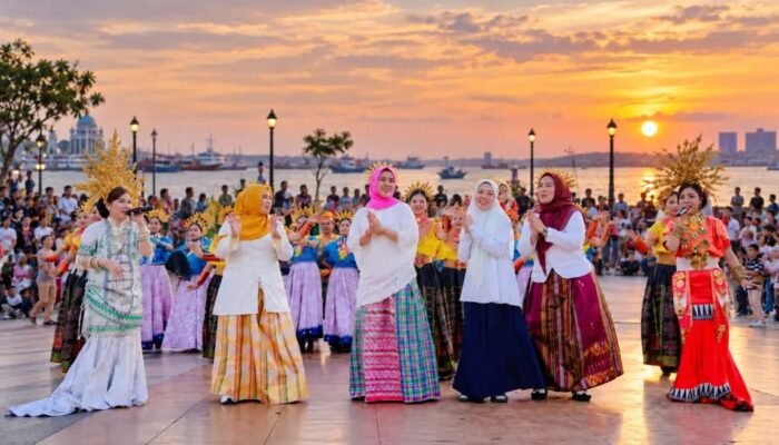 Bupati Barru Andi Ina Tampilkan Tarian Colliq Pujie dan Nyanyi di Attayang Sunset Losari