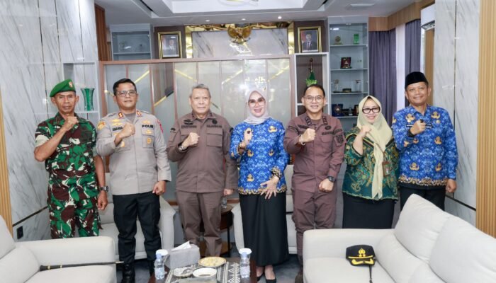Bupati Barru Andi Ina Sambut Kunjungan Kajati Sulsel Perkuat Sinergi Forkopimda di Kejari Barru