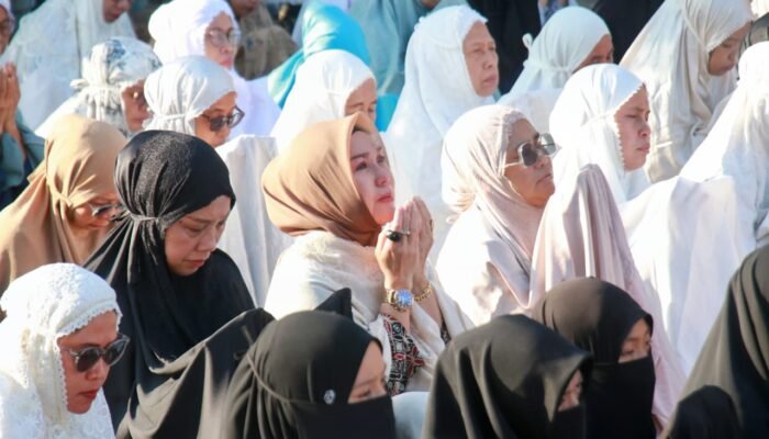 Khusyuk! Warga Barru Bersama Bupati Andi Ina Gelar Munajat dan Salat Istisqa Mohon Hujan