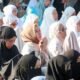 Lautan jemaah dari berbagai unsur masyarakat memenuhi Lapangan Pondok Pesantren Modern Kurir Langit, Jumat (18/9/2026) pagi.