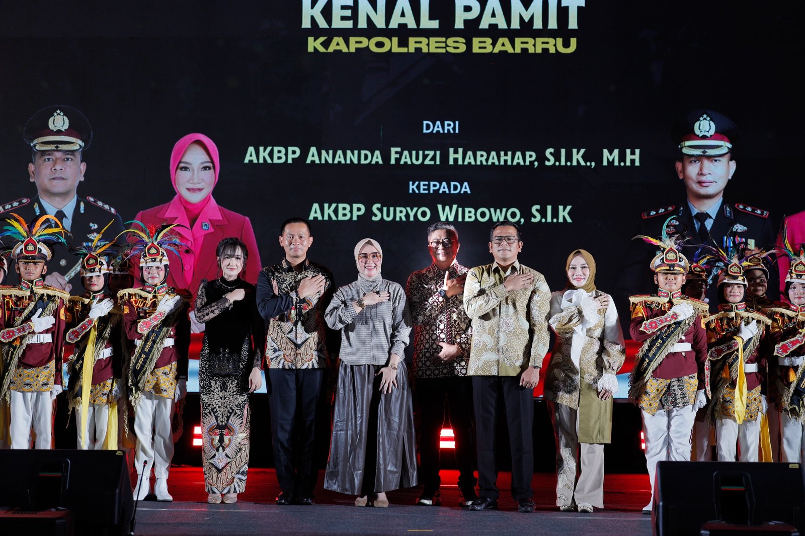 Malam Kenal Pamit Kapolres Barru AKBP Ananda Fauzi Harahap, S.I.K., M.H., dan penyambutan Kapolres Barru yang baru, AKBP Suryo Wibowo, S.I.K., di Halaman Mapolres