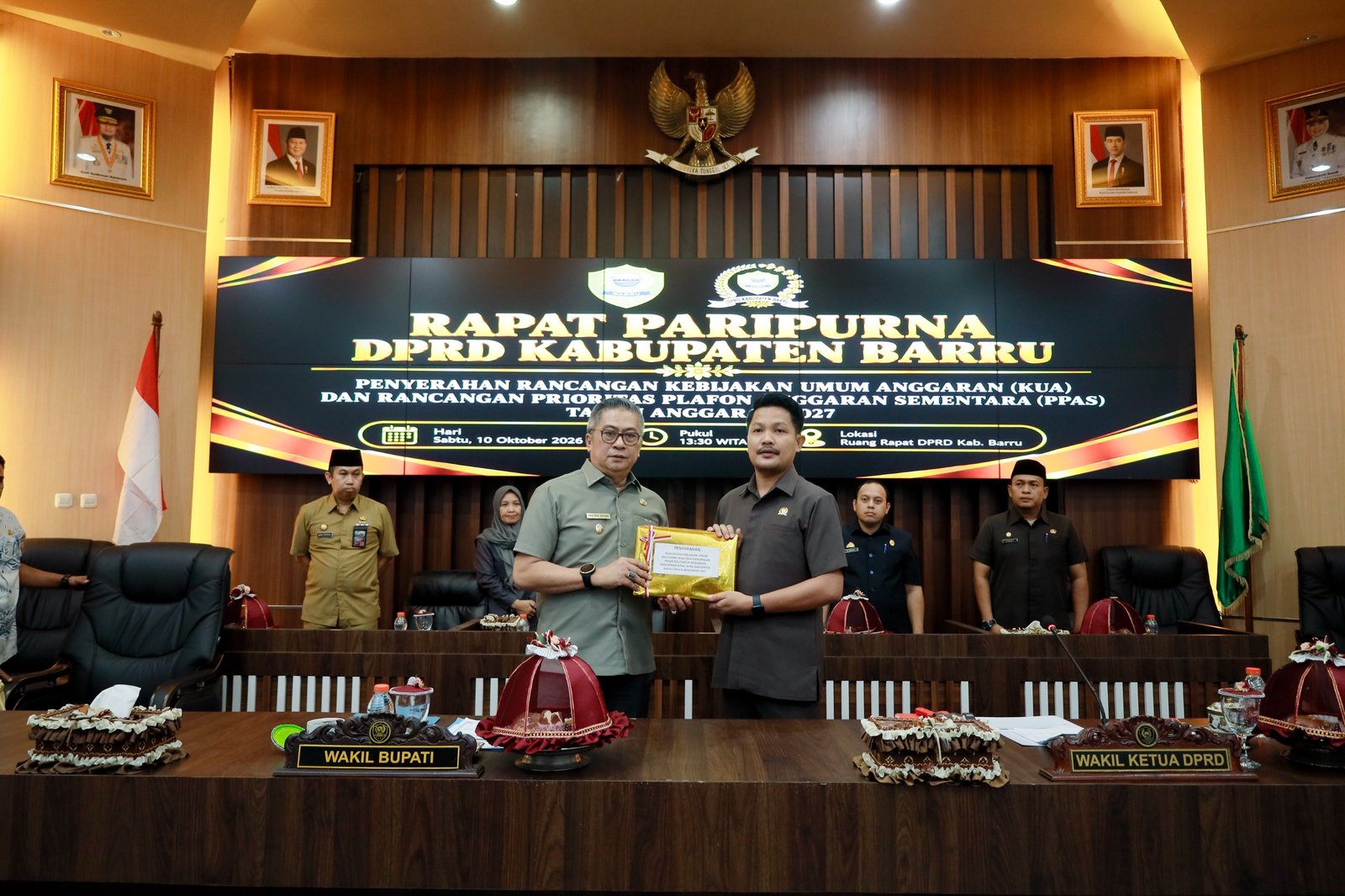 Wakil Bupati Barru Abustan Rapat Paripurna DPRD Penyerahan Rancangan Kebijakan Umum Anggaran (KUA) dan Rancangan Prioritas dan Plafon Anggaran Sementara (PPAS) Tahun Anggaran 2027.
