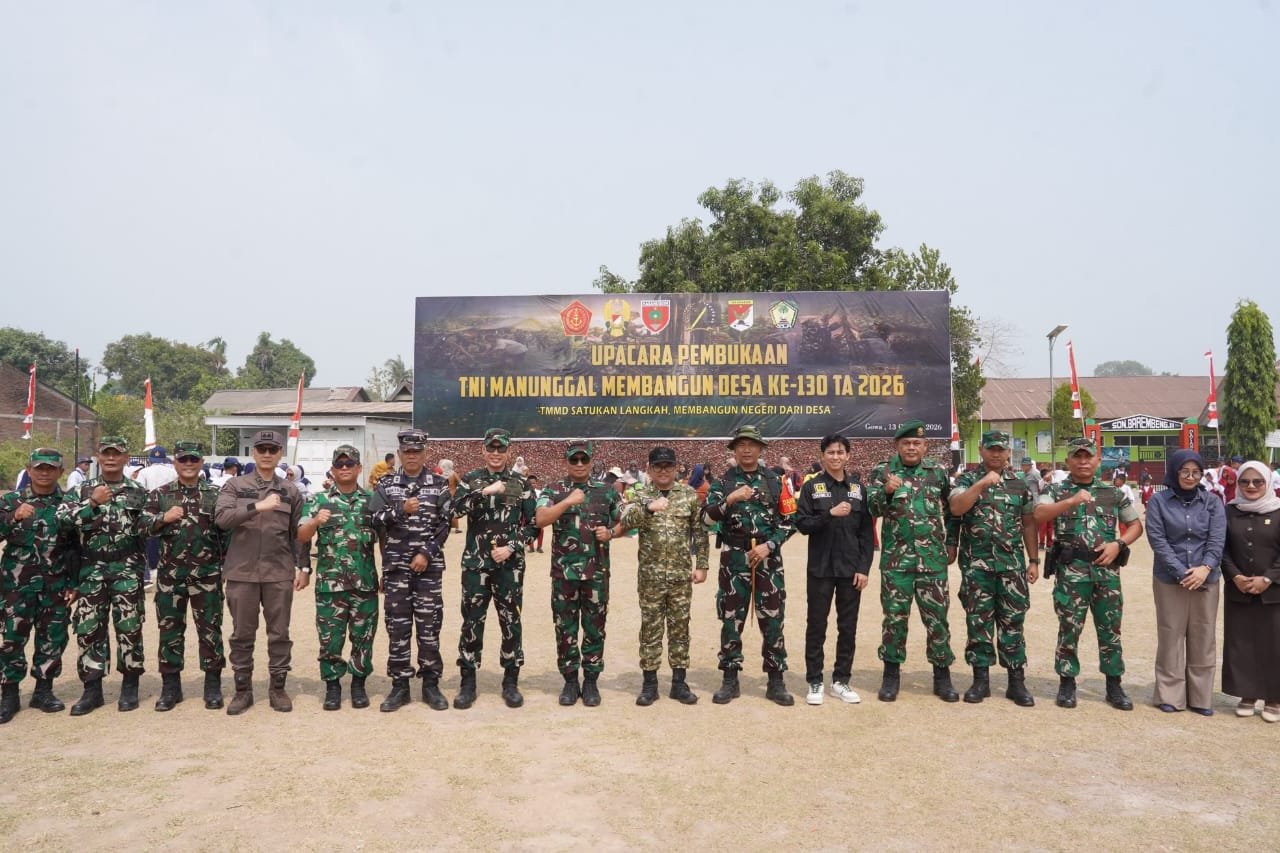 Wabup Gowa Darmawangsa Muin, Danrem 141/Toddopuli Kolonel Inf Robinson Tallupadang, S.I.P., M.H., Dandim 1409/Gowa Letkol Arm Sapari, S.Sos, jajaran TNI-Polri, Pemkab Gowa, Ketua DPRD Gowa, Anggota DPRD Gowa Dian Purnamasari