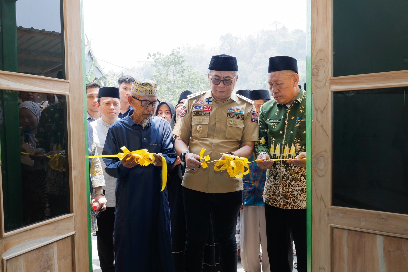 Wabup Barru Abustan Resmikan Mushalla Darul Muttaqin di Lemoe, Dusun Balusu, Desa Balusu, Kecamatan Balusu, Kabupaten Barru, Kamis (15/10/2026).