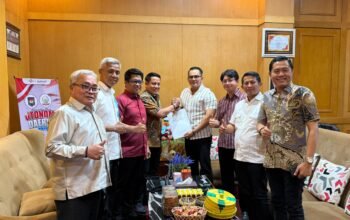 FOTO : Wakil Ketua DPRD Gowa, Taufik Surullah dan Hasrul Abdul Rajab bersama sejumlah pimpinan fraksi DPRD Gowa dalam agenda tindak lanjut keputusan Mendagri terkait pemberhentian Bupati Gowa dan penunjukan Plt. Bupati Gowa.