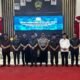 Pimpinan DPRD, Pemerintah Daerah, dan Forkopimda berfoto bersama usai Rapat Paripurna DPRD Kabupaten Gowa terkait usulan pengangkatan Darmawangsyah Muin menjadi Bupati Gowa untuk sisa masa jabatan 2025-2030, Jumat (16/10/2026). Sebuah babak baru bagi Gowa, dengan harapan dan amanah yang berlanjut.