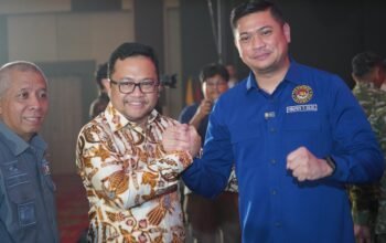 Foto: Darmawangsyah Muin (kiri) bersama Adnan Purichta IYL (kanan).