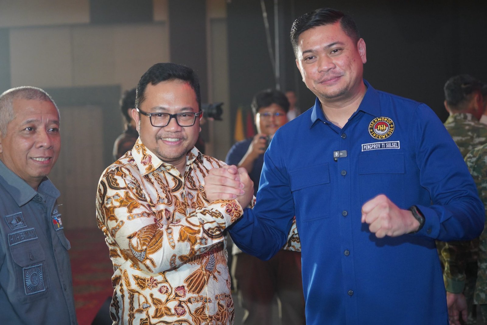 Foto: Darmawangsyah Muin (kiri) bersama Adnan Purichta IYL (kanan).