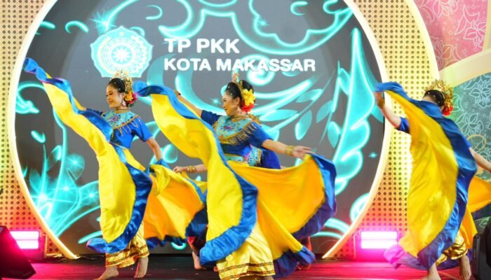 Melinda Aksa Berikan Penghargaan Adibakti kepada Tujuh Kader TP PKK Makassar