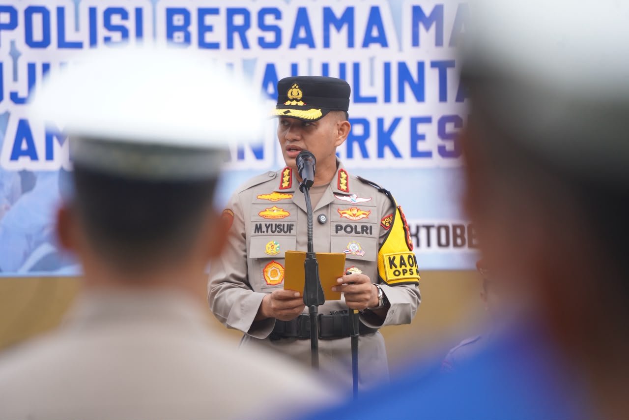 Kapolresta Gowa Kombes Pol Yusuf Usman saat memimpin Apel Gelar Pasukan Operasi Patuh 2026 di Kabupaten Gowa, Senin (26/10/2026).