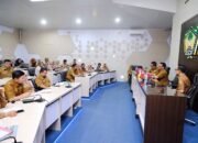 Sekda Gowa Andy Azis Peter membuka rapat koordinasi pendampingan pelaksanaan kegiatan TA 2026/2027 Dinas Tanaman Pangan dan Hortikultura di Baruga Karaeng Pattingalloang, Kantor Bupati Gowa, Selasa (27/10).