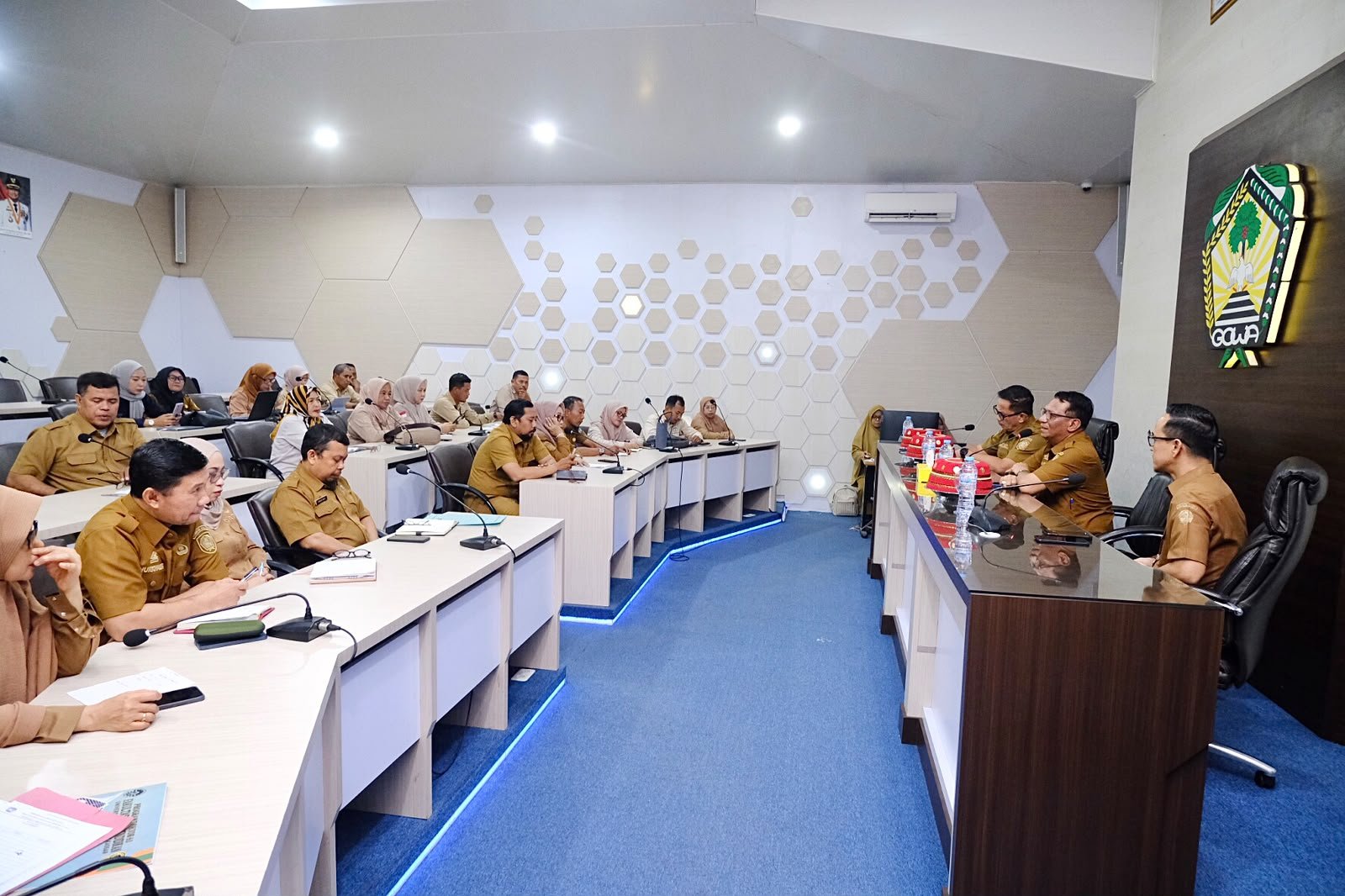 Sekda Gowa Andy Azis Peter membuka rapat koordinasi pendampingan pelaksanaan kegiatan TA 2026/2027 Dinas Tanaman Pangan dan Hortikultura di Baruga Karaeng Pattingalloang, Kantor Bupati Gowa, Selasa (27/10).