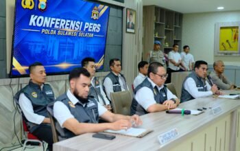 Kortastipidkor Polri menggelar konferensi pers di Lobi Mapolda Sulawesi Selatan, Senin (26/10/2026)