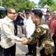 Menteri Kebudayaan Fadli Zon berjabat tangan dengan Plt Bupati Gowa Darmawangsyah Muin dalam kegiatan peletakan batu pertama revitalisasi Benteng Somba Opu, Kabupaten Gowa, (Foto.ist).