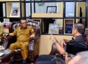 FOTO : Sekda Gowa, Andy Azis Peter saat menerima kunjungan kerja Komisi I DPRD Kota Baubau untuk berbagi strategi penanganan kemiskinan ekstrem di Kabupaten Gowa