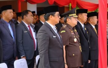 Wakil Ketua DPRD Gowa, Hasrul Abdul Rajab saat mengikuti Upacara Peringatan Hari Sumpah Pemuda ke-98 di Lapangan Upacara Kantor Bupati Gowa, (Foto.ist).