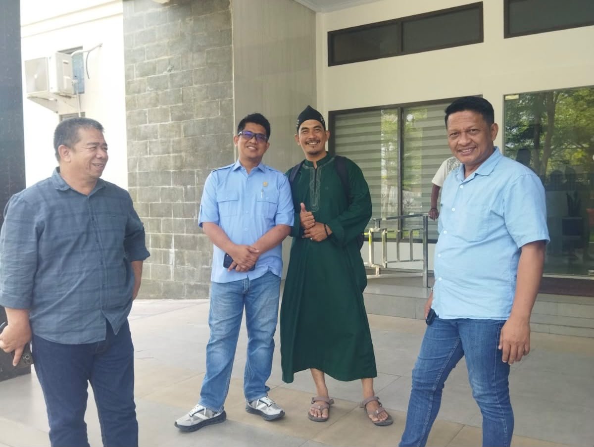 Wakil Ketua DPRD Gowa, Hasrul Abdul Rajab (dua dari kiri/ kemeja biru), (Foto.ist).
